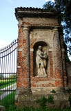 Kolonn som stöttar porten av en Palladian villa i landskapet av Vicenza (Italien) royaltyfri bild Kolonn som stöttar porten av en Palladian villa i landskapet av Vicenza (Italien) royaltyfri bild