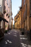 Kolorowa aleja w historycznym centrum miasta Stockholm gamla stan wyspa, Szwecja fotografia royalty free Kolorowa aleja w historycznym centrum miasta Stockholm gamla stan wyspa, Szwecja fotografia royalty free