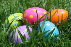 kolorowa Easter jajek trawa zdjęcia royalty free kolorowa Easter jajek trawa zdjęcia royalty free