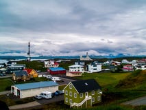 Kolorowi domy Stykkishà ³ lmur, Iceland z niebem pełno mógł szerokiego widok zdjęcie royalty free Kolorowi domy Stykkishà ³ lmur, Iceland z niebem pełno mógł szerokiego widok zdjęcie royalty free