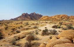 Kolorowy skalisty krajobraz w Spitzkoppe fotografia royalty free Kolorowy skalisty krajobraz w Spitzkoppe fotografia royalty free