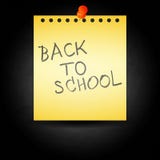 Koloru żółtego papier i pchnięcie szpilka na czarnym chalkboard tle ilustracji Koloru żółtego papier i pchnięcie szpilka na czarnym chalkboard tle ilustracji