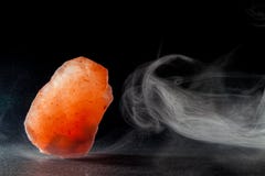 Kompletterande medicin Himalayan vagga salt Kristall som läker och royaltyfria foton Kompletterande medicin Himalayan vagga salt Kristall som läker och royaltyfria foton