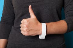 Koncertowy papierowy bransoletki mockup, wydarzenia wristband R?ki aktywno?ci akcesorium tani, adhezyjny, fotografia royalty free Koncertowy papierowy bransoletki mockup, wydarzenia wristband R?ki aktywno?ci akcesorium tani, adhezyjny, fotografia royalty free