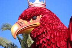 Koning Red Eagle - Carnaval van Nice 2016 stock foto Koning Red Eagle - Carnaval van Nice 2016 stock foto
