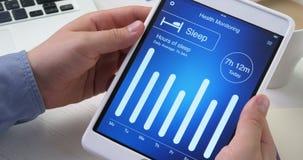 Kontrollera sömnövervakning på hälsa app på den digitala minnestavlan Kontrollera sömnövervakning på hälsa app på den digitala minnestavlan