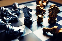 Kopyto_szewski dwa rycerze stoją przeciw siebie, walczący dla korony Biznesowy konkurencyjny pojęcie kosmos kopii zdjęcie royalty free Kopyto_szewski dwa rycerze stoją przeciw siebie, walczący dla korony Biznesowy konkurencyjny pojęcie kosmos kopii zdjęcie royalty free