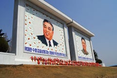 korea norr pyongyang Monument av Kim Il-sung och Kim Jong-il royaltyfria bilder korea norr pyongyang Monument av Kim Il-sung och Kim Jong-il royaltyfria bilder