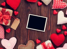 Kort och hjärtor för valentindaghälsning Royaltyfria Bilder Kort och hjärtor för valentindaghälsning Royaltyfria Bilder