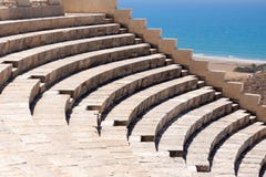 KOURION, CYPRUS/GREECE - LIPIEC 24: Wznawiający ampitheatre w zdjęcia stock KOURION, CYPRUS/GREECE - LIPIEC 24: Wznawiający ampitheatre w zdjęcia stock