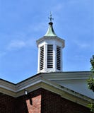 Kościelny steeple i niebieskie niebo, miasteczko zgoda, Middlesex okręg administracyjny, Massachusetts, Stany Zjednoczone archite obrazy royalty free Kościelny steeple i niebieskie niebo, miasteczko zgoda, Middlesex okręg administracyjny, Massachusetts, Stany Zjednoczone archite obrazy royalty free