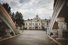Kragujevac, Сербия - 18-ое июля 2016: Музей Stara Livnica, размещает около старой фабрики в Kragujevac, Сербии Чудесное здание стоковые фотографии rf Kragujevac, Сербия - 18-ое июля 2016: Музей Stara Livnica, размещает около старой фабрики в Kragujevac, Сербии Чудесное здание стоковые фотографии rf
