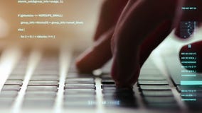 Krańcowy zakończenie istota ludzka wręcza pisać na maszynie na laptop klawiaturze, selekcyjna ostrość zdjęcie wideo Krańcowy zakończenie istota ludzka wręcza pisać na maszynie na laptop klawiaturze, selekcyjna ostrość zdjęcie wideo