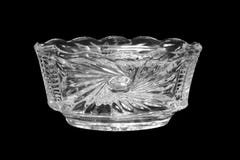 Kristallvase lokalisiert auf einem schwarzen Hintergrund stockfotos Kristallvase lokalisiert auf einem schwarzen Hintergrund stockfotos