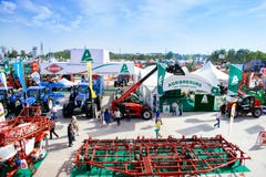 KROPIVNITSKIY; € dell'UCRAINA «22 settembre; 2017: Mostra agricola Agroexpo-2017 di vista panoramica Espositori, ospiti fotografie stock KROPIVNITSKIY; € dell'UCRAINA «22 settembre; 2017: Mostra agricola Agroexpo-2017 di vista panoramica Espositori, ospiti fotografie stock