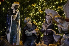 Krubba på den kyrkliga fyrkanten för Kristi födelse på julhelgdagsaftonen i Betlehem, västra bank, Palestina, Israel royaltyfri fotografi Krubba på den kyrkliga fyrkanten för Kristi födelse på julhelgdagsaftonen i Betlehem, västra bank, Palestina, Israel royaltyfri fotografi