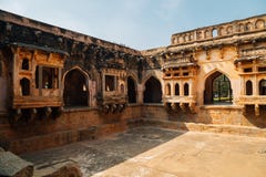 Królowej ` s kąpielowe Antyczne ruiny w Hampi, India zdjęcie stock Królowej ` s kąpielowe Antyczne ruiny w Hampi, India zdjęcie stock