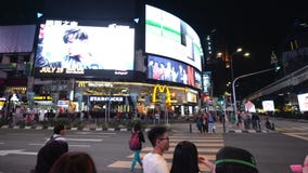 Kuala Lumpur Malezja, Lipiec, - 17, 2018: POV noc ruch drogowy na Jalan Bukit Bintang zbiory wideo Kuala Lumpur Malezja, Lipiec, - 17, 2018: POV noc ruch drogowy na Jalan Bukit Bintang zbiory wideo