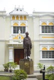 Kuala Lumpur, Malásia - 18 de julho de 2018: Construção do Ashram de Vivekananda, com a estátua de bronze do Swami Vivekananda, u Foto de Stock Royalty Free Kuala Lumpur, Malásia - 18 de julho de 2018: Construção do Ashram de Vivekananda, com a estátua de bronze do Swami Vivekananda, u Foto de Stock Royalty Free