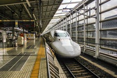 Kugelzug in einer Station in Tokyo, Japan stockfoto Kugelzug in einer Station in Tokyo, Japan stockfoto