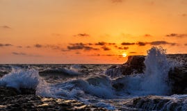 Kusten av Kaspiska havet på soluppgång Arkivfoton Kusten av Kaspiska havet på soluppgång Arkivfoton
