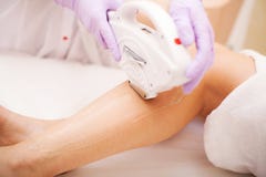 kvinna för vatten för brunnsort för hälsa för huvuddelomsorgsfot Laser-hårborttagning Epilation behandling Slät hud arkivbilder kvinna för vatten för brunnsort för hälsa för huvuddelomsorgsfot Laser-hårborttagning Epilation behandling Slät hud arkivbilder