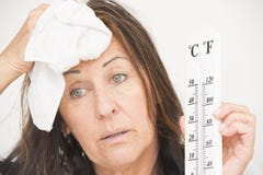Kvinna med thermometre och svett arkivfoto Kvinna med thermometre och svett arkivfoto