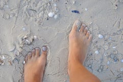 Kvinnlig fot på sand fotografering för bildbyråer Kvinnlig fot på sand fotografering för bildbyråer