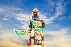 Kwnao de statue sur le fond de ciel, légende chinoise de la stat du dieu photos libres de droits Kwnao de statue sur le fond de ciel, légende chinoise de la stat du dieu photos libres de droits