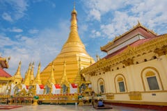 Kyaik dębnika Lan Stara Moulmein pagoda Ten pagoda jest wysokim strukturą w Mawlamyine, Myanmar obrazy royalty free Kyaik dębnika Lan Stara Moulmein pagoda Ten pagoda jest wysokim strukturą w Mawlamyine, Myanmar obrazy royalty free