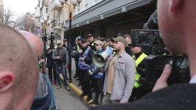 Kyiv, de Oekraïne 9 april, 2019 De activisten en de verdedigers van de Nationale Korpsen politieke partij wonen een verzameling b stock videobeelden Kyiv, de Oekraïne 9 april, 2019 De activisten en de verdedigers van de Nationale Korpsen politieke partij wonen een verzameling b stock videobeelden