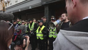 Kyiv, Ucrania 9 de abril de 2019 Los activistas y los partidarios del partido político del cuerpo nacional asisten a una reunión Kyiv, Ucrania 9 de abril de 2019 Los activistas y los partidarios del partido político del cuerpo nacional asisten a una reunión