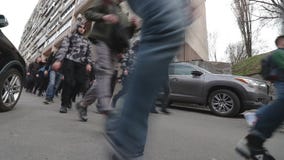 Kyiv, Ucrania 9 de abril de 2019 Los activistas y los partidarios del partido político del cuerpo nacional asisten a una reunión Kyiv, Ucrania 9 de abril de 2019 Los activistas y los partidarios del partido político del cuerpo nacional asisten a una reunión