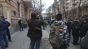 Kyiv, Ucrania 9 de abril de 2019 Los activistas y los partidarios del partido político del cuerpo nacional asisten a una reunión Kyiv, Ucrania 9 de abril de 2019 Los activistas y los partidarios del partido político del cuerpo nacional asisten a una reunión