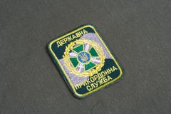 KYIV, UKRAINE - juillet, 16, 2015 Insigne uniforme de garde frontière de l'Ukraine sur l'uniforme camouflé image libre de droits KYIV, UKRAINE - juillet, 16, 2015 Insigne uniforme de garde frontière de l'Ukraine sur l'uniforme camouflé image libre de droits