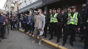 Kyiv, Ουκρανία 9 Απριλίου 2019 Τα ενεργά στελέχη και οι υποστηρικτές του εθνικού πολιτικού κόμματος σώματος παρευρίσκονται σε μια φιλμ μικρού μήκους Kyiv, Ουκρανία 9 Απριλίου 2019 Τα ενεργά στελέχη και οι υποστηρικτές του εθνικού πολιτικού κόμματος σώματος παρευρίσκονται σε μια φιλμ μικρού μήκους