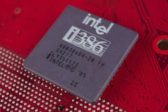 KYIV, ΟΥΚΡΑΝΊΑ - 28 Ιουλίου 2018 Intel 386 επεξεργαστής στον πίνακα κυκλωμάτων στοκ φωτογραφία KYIV, ΟΥΚΡΑΝΊΑ - 28 Ιουλίου 2018 Intel 386 επεξεργαστής στον πίνακα κυκλωμάτων στοκ φωτογραφία