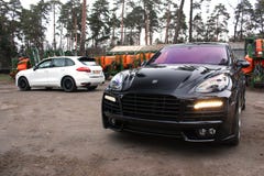 Kyiv, Ουκρανία, στις 4 Απριλίου 2015: Στροβιλο TechArt φιάλη δύο λίτρων της Porsche Cayenne στοκ εικόνες με δικαίωμα ελεύθερης χρήσης Kyiv, Ουκρανία, στις 4 Απριλίου 2015: Στροβιλο TechArt φιάλη δύο λίτρων της Porsche Cayenne στοκ εικόνες με δικαίωμα ελεύθερης χρήσης