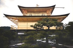 Kyoto, Japan - 24 Juli 2016 Kinkaku -kinkaku-ji, de Tempel van Rokuon -rokuon-ji letterlijk ` van de Gouden Paviljoen` boeddhisti royalty-vrije stock afbeelding Kyoto, Japan - 24 Juli 2016 Kinkaku -kinkaku-ji, de Tempel van Rokuon -rokuon-ji letterlijk ` van de Gouden Paviljoen` boeddhisti royalty-vrije stock afbeelding