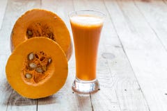 Kürbissaft natürliches Saftgemüse Frische Orange nützlich Biokostdiät stockbild Kürbissaft natürliches Saftgemüse Frische Orange nützlich Biokostdiät stockbild