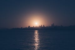 L'alba sopra San Francisco del centro immagine stock libera da diritti L'alba sopra San Francisco del centro immagine stock libera da diritti