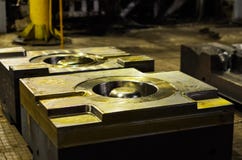 L'alta precisione muore muffa per fondere le parti di alluminio automobilistiche fa con l'acciaio del metallo del ferro fotografia stock L'alta precisione muore muffa per fondere le parti di alluminio automobilistiche fa con l'acciaio del metallo del ferro fotografia stock