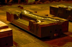 L'alta precisione muore muffa per fondere le parti di alluminio automobilistiche fa con l'acciaio del metallo del ferro immagine stock L'alta precisione muore muffa per fondere le parti di alluminio automobilistiche fa con l'acciaio del metallo del ferro immagine stock