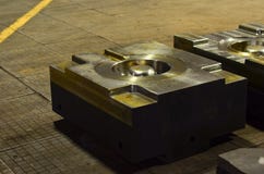 L'alta precisione muore muffa per fondere le parti di alluminio automobilistiche fa con l'acciaio del metallo del ferro fotografie stock L'alta precisione muore muffa per fondere le parti di alluminio automobilistiche fa con l'acciaio del metallo del ferro fotografie stock