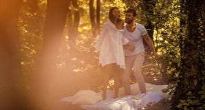L'amore è sempre divertimento e bello immagini stock L'amore è sempre divertimento e bello immagini stock