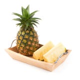 L'ananas maturo è frutta tropicale isolata su fondo bianco immagini stock libere da diritti L'ananas maturo è frutta tropicale isolata su fondo bianco immagini stock libere da diritti