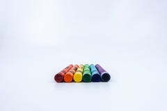 L'arc-en-ciel a coloré des crayons sur le blanc photos libres de droits L'arc-en-ciel a coloré des crayons sur le blanc photos libres de droits