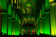 L'architettura di Washington National Cathedral si è illuminata dalle luci immagini stock L'architettura di Washington National Cathedral si è illuminata dalle luci immagini stock