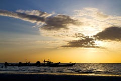 l'Asie le coucher du soleil d'île de baie de tao de kho photographie stock libre de droits l'Asie le coucher du soleil d'île de baie de tao de kho photographie stock libre de droits