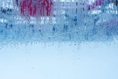 L'eau naturelle se laisse tomber sur le verre, verre de fenêtre avec la condensation, le humidité fort et élevé, grandes baisses photo libre de droits L'eau naturelle se laisse tomber sur le verre, verre de fenêtre avec la condensation, le humidité fort et élevé, grandes baisses photo libre de droits